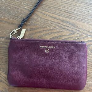 michael kors wristlet - burgundy & gold